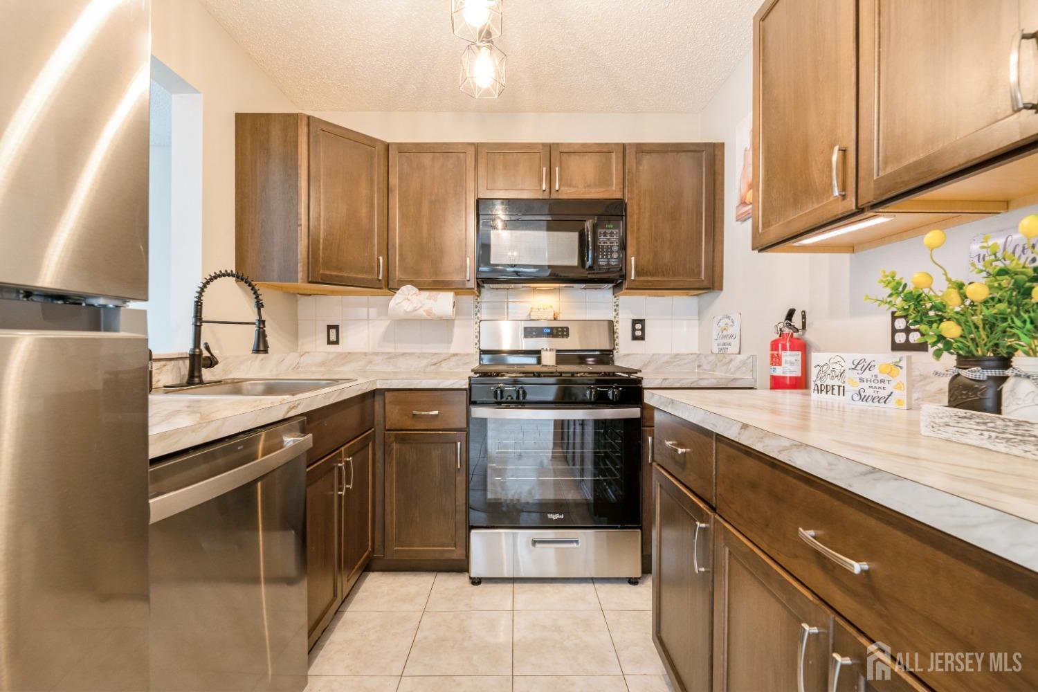 2113 Bayhead Drive, Sayreville, New Jersey image 7