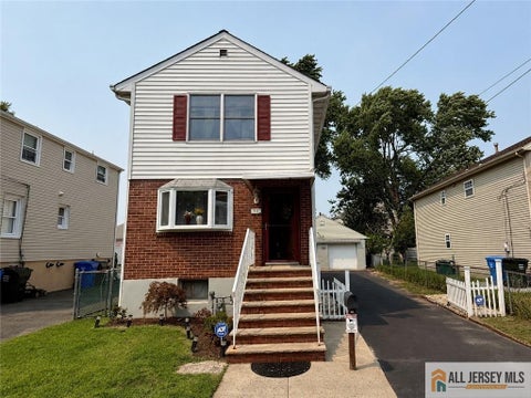 Homes For Sale - 70 Spring Street<br/> Middlesex County, Woodbridge Proper, NJ 07095