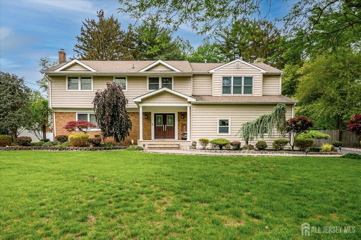 8 Renee Court, Edison, New Jersey image 2