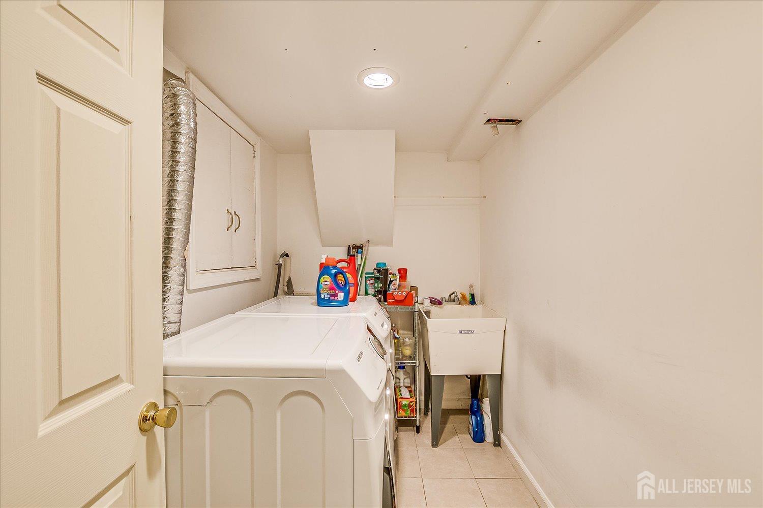 8 Renee Court, Edison, New Jersey image 50