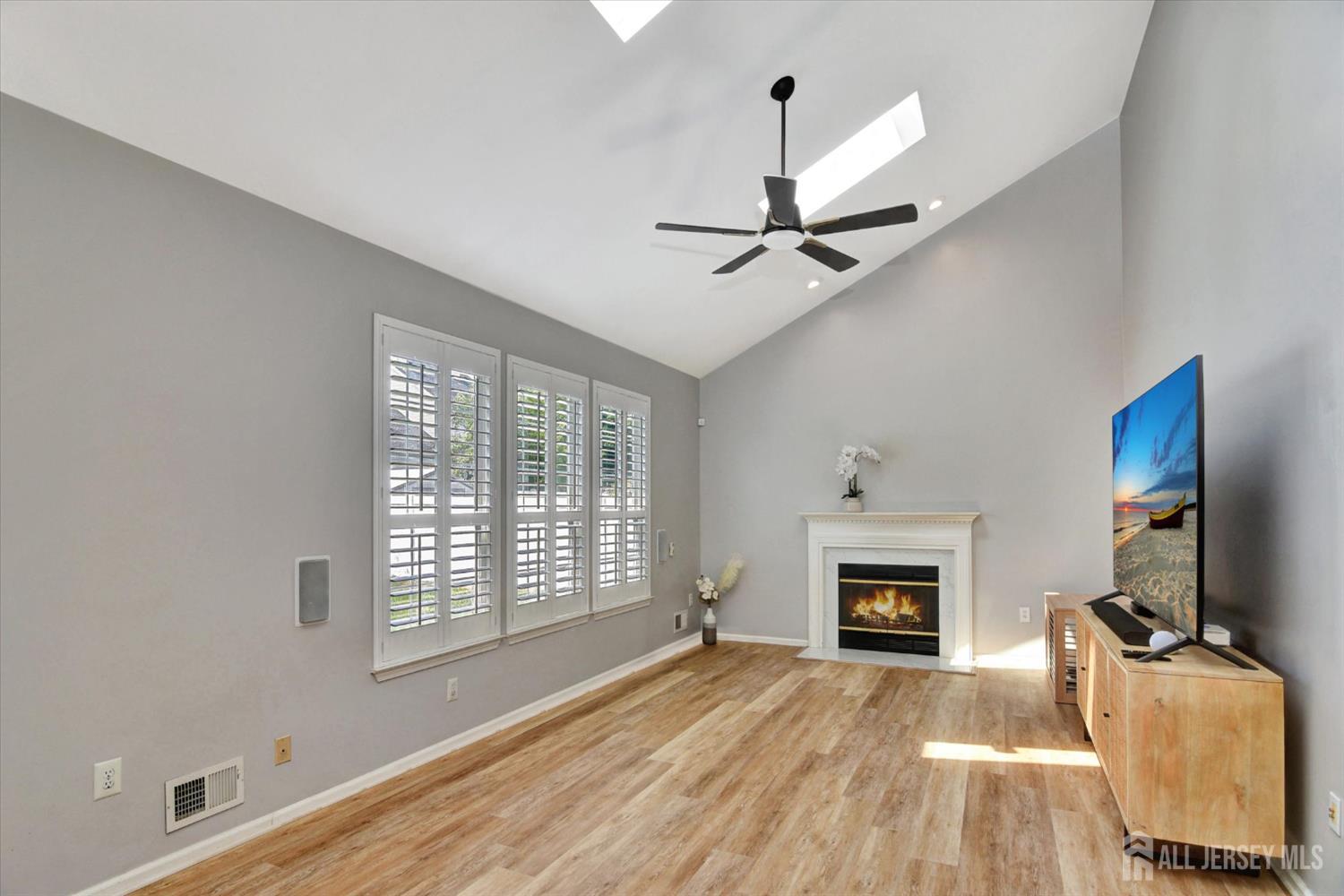 419 Perry Street, Morganville, New Jersey image 27
