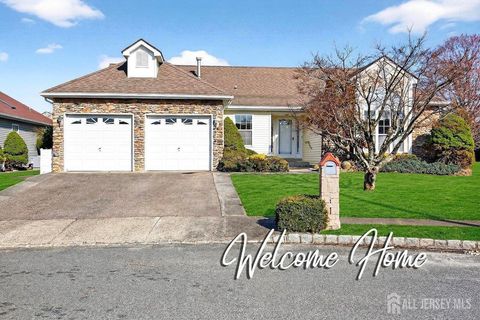 Homes For Sale - 5 Cordoba Court<br/> Toms River, NJ 08757