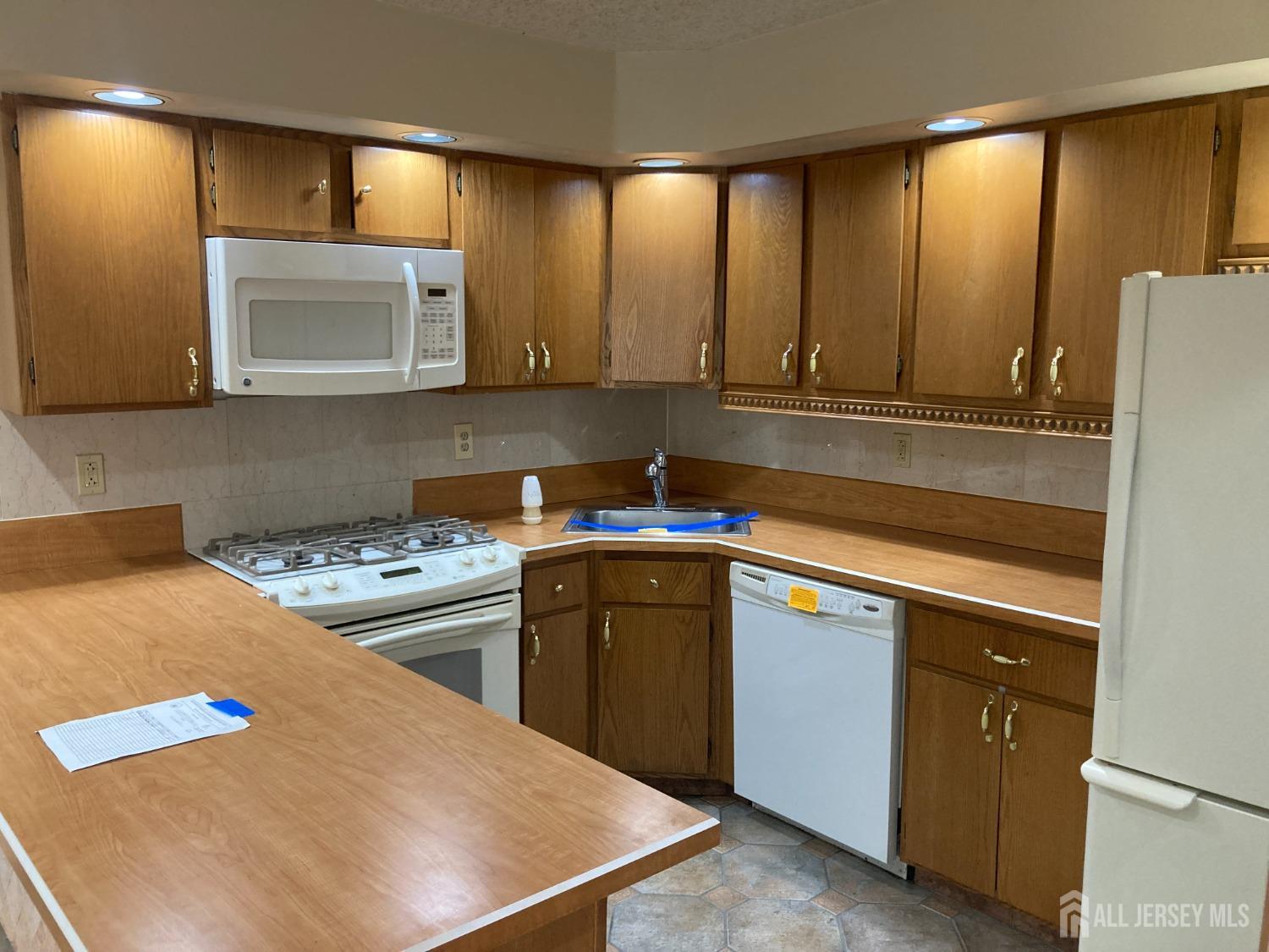 134 Hatfield Lane, East Brunswick, New Jersey image 5