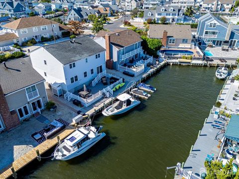 Homes For Sale - 308 Cove Drive<br/> Mantoloking, NJ 08738