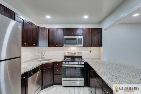Condo For Sale - 3406 Hana Road<br/> Middlesex County, Edison, NJ 08817