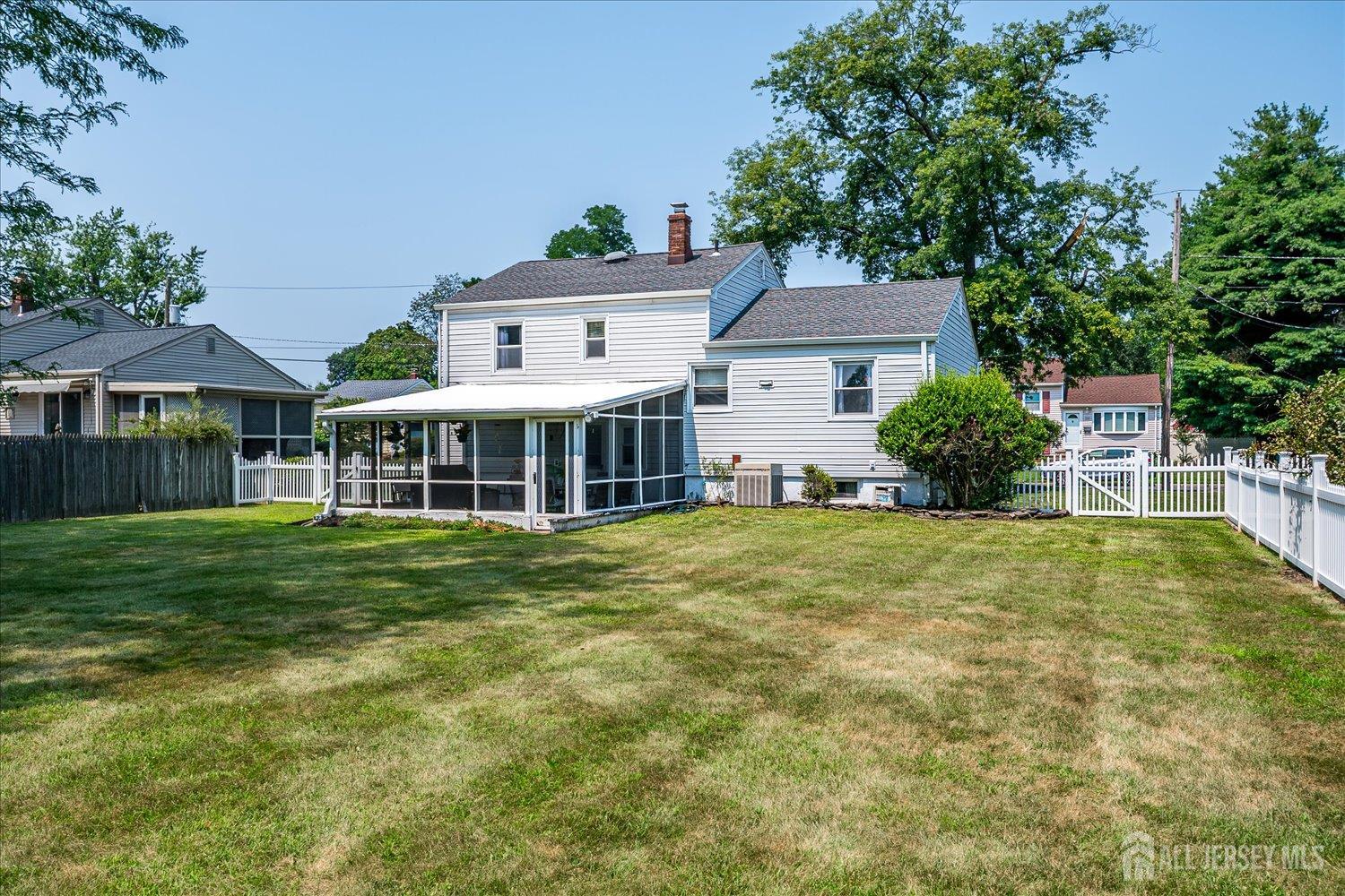 South Plainfield, New Jersey 07080, United States, 3 Bedrooms Bedrooms, ,2 BathroomsBathrooms,Residential,Pending,185490