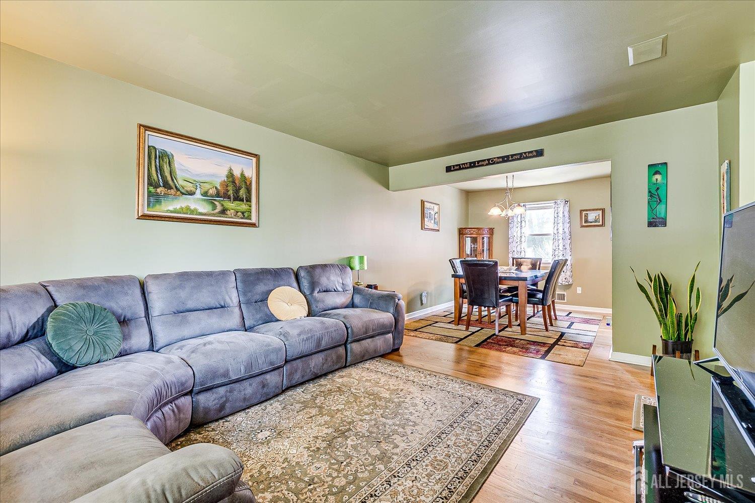 South Plainfield, New Jersey 07080, United States, 3 Bedrooms Bedrooms, ,2 BathroomsBathrooms,Residential,Pending,185490