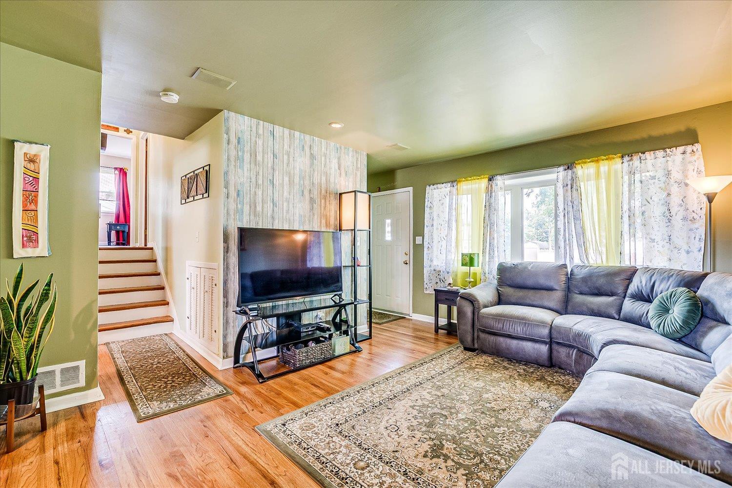 South Plainfield, New Jersey 07080, United States, 3 Bedrooms Bedrooms, ,2 BathroomsBathrooms,Residential,Pending,185490