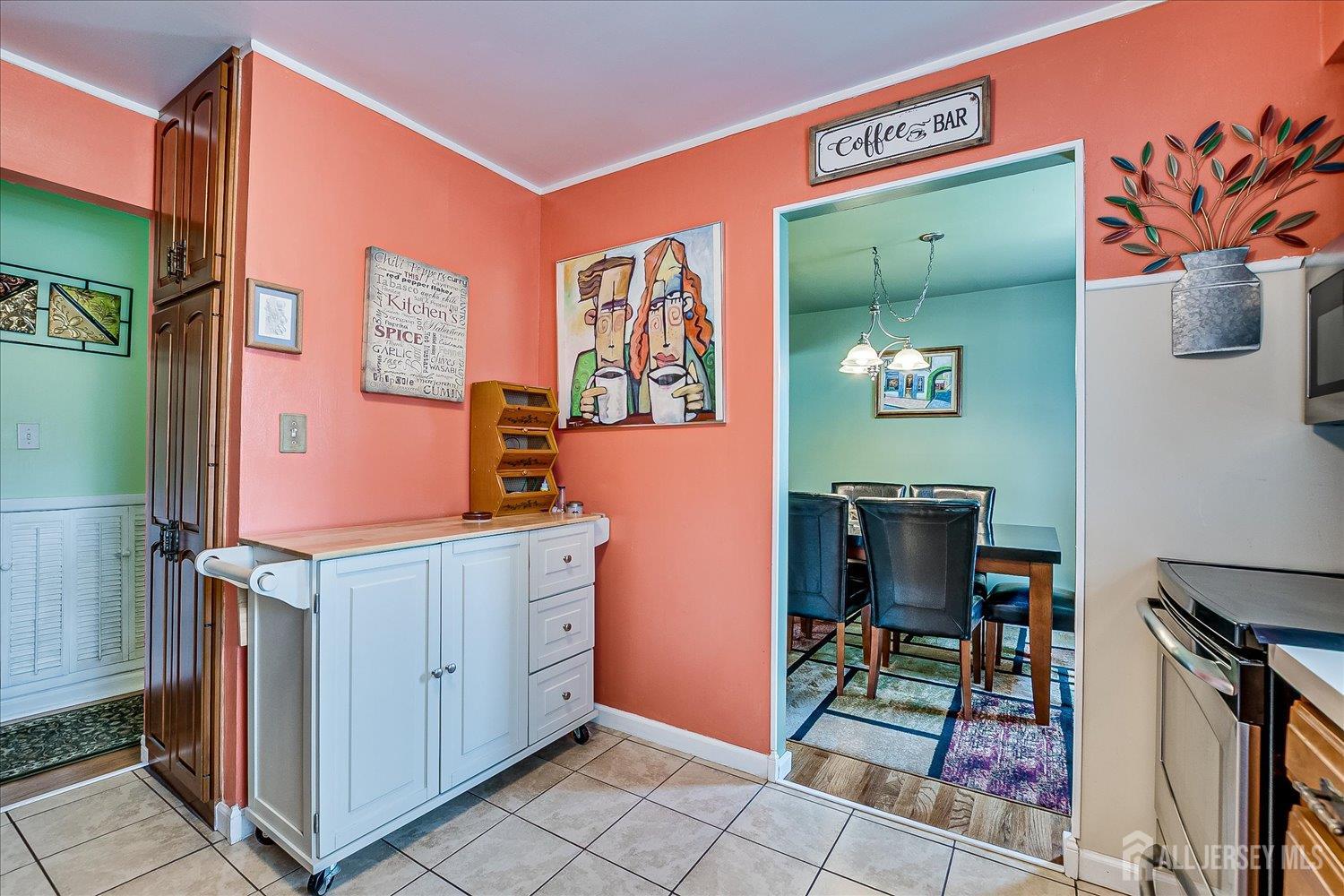 South Plainfield, New Jersey 07080, United States, 3 Bedrooms Bedrooms, ,2 BathroomsBathrooms,Residential,Pending,185490