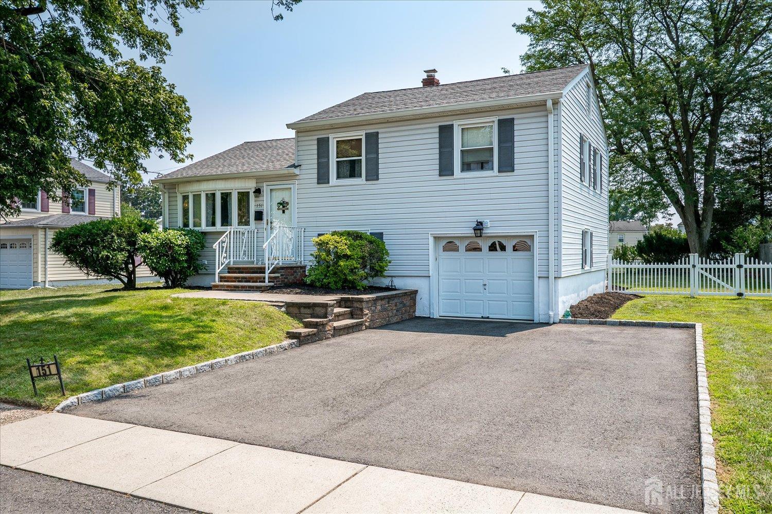 South Plainfield, New Jersey 07080, United States, 3 Bedrooms Bedrooms, ,2 BathroomsBathrooms,Residential,Pending,185490