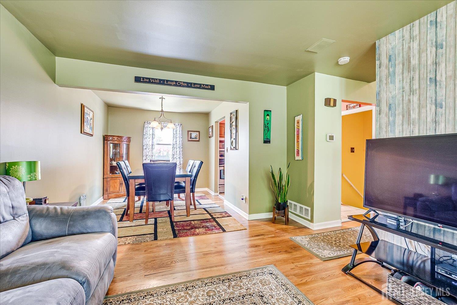 South Plainfield, New Jersey 07080, United States, 3 Bedrooms Bedrooms, ,2 BathroomsBathrooms,Residential,Pending,185490