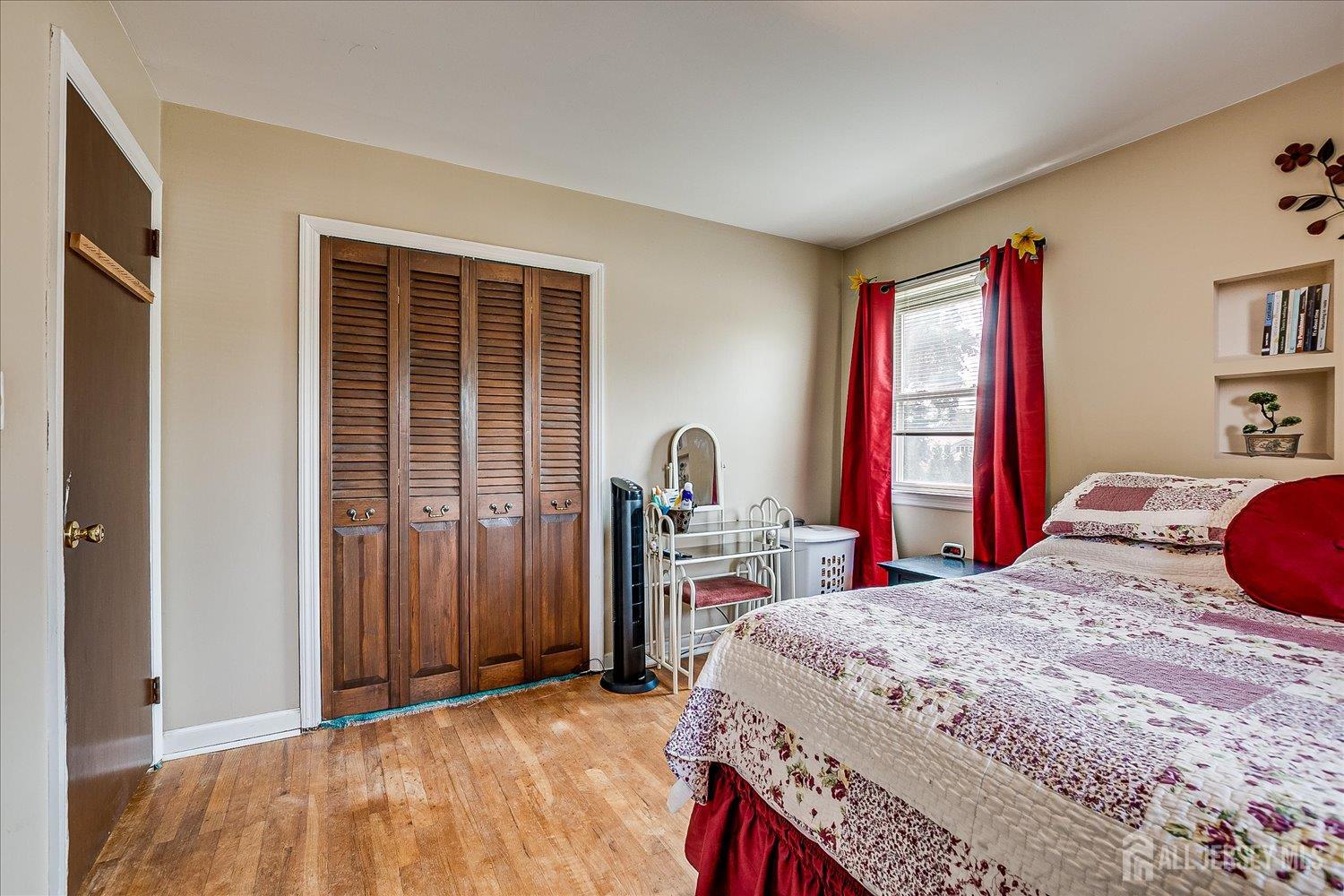 South Plainfield, New Jersey 07080, United States, 3 Bedrooms Bedrooms, ,2 BathroomsBathrooms,Residential,Pending,185490