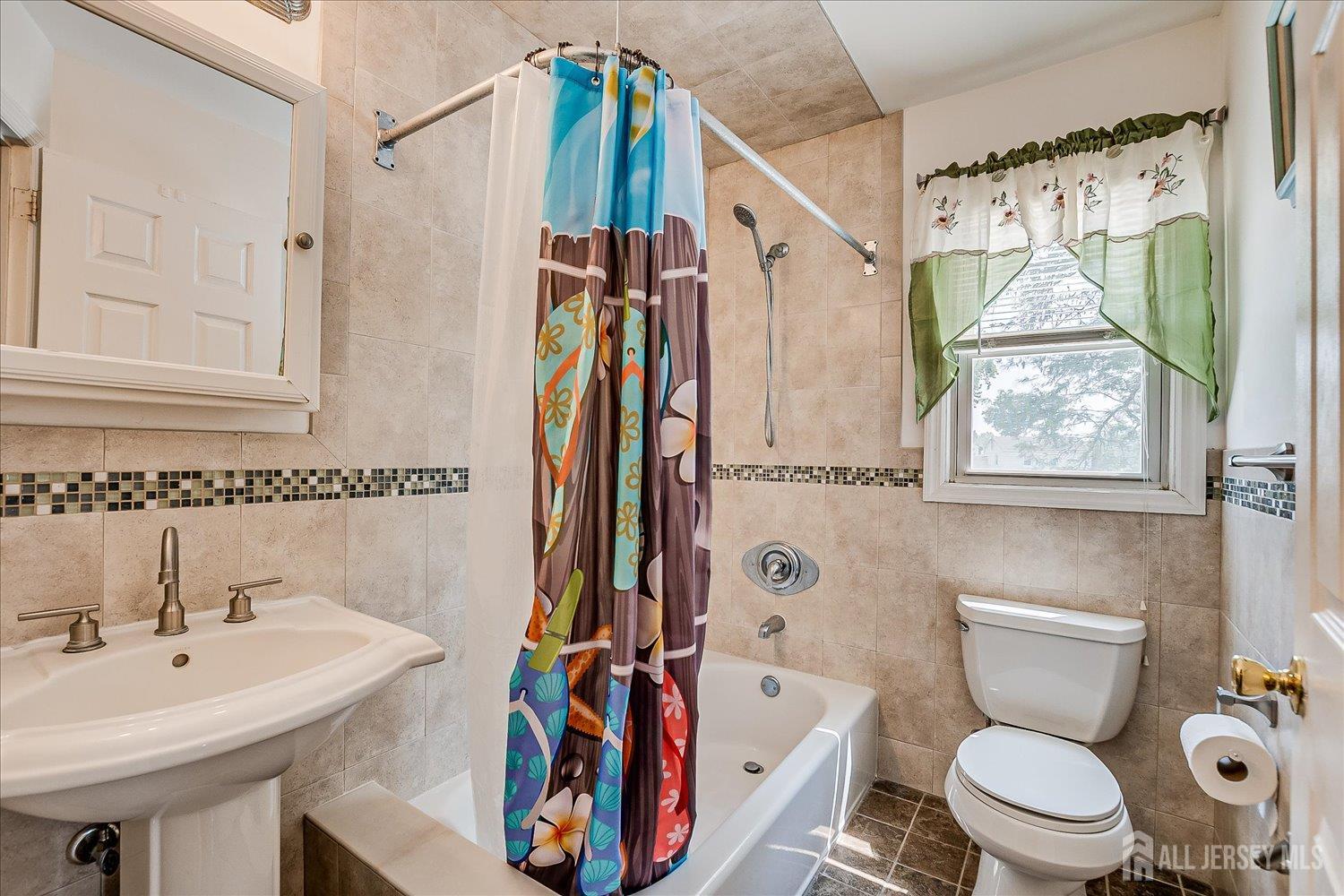 South Plainfield, New Jersey 07080, United States, 3 Bedrooms Bedrooms, ,2 BathroomsBathrooms,Residential,Pending,185490