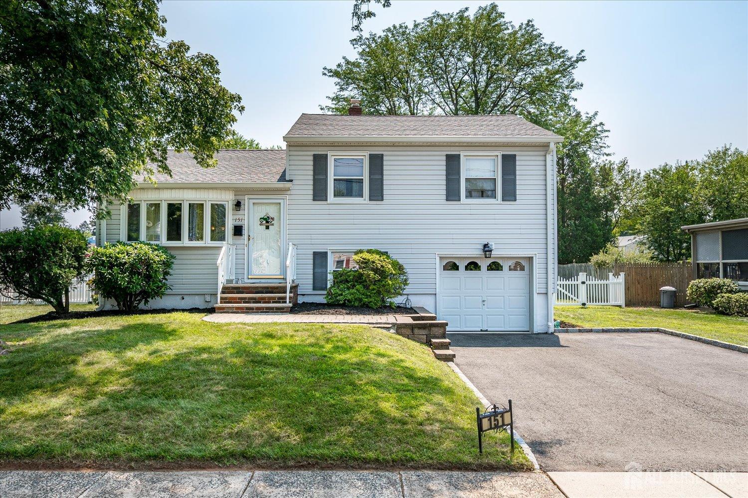 South Plainfield, New Jersey 07080, United States, 3 Bedrooms Bedrooms, ,2 BathroomsBathrooms,Residential,Pending,185490