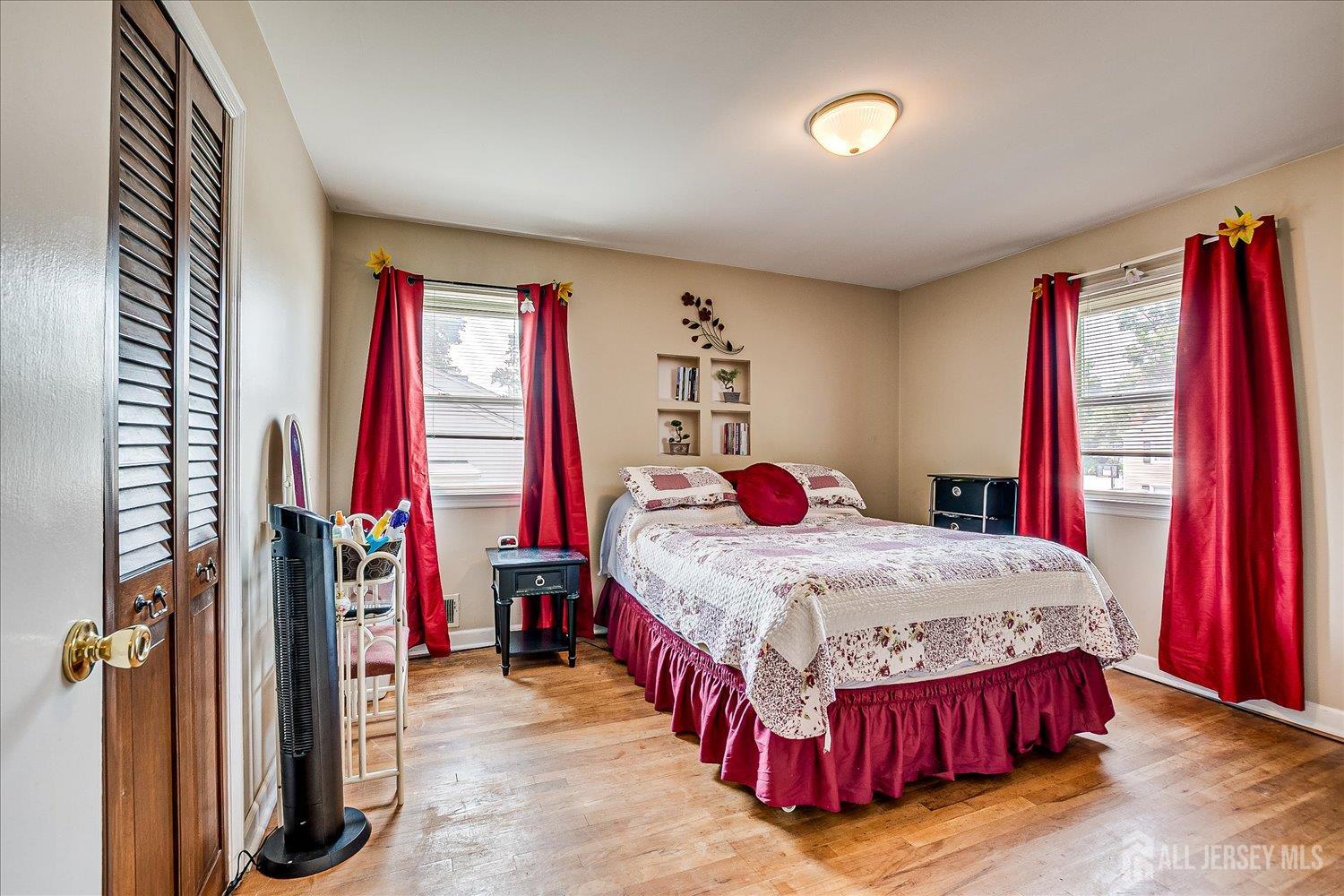 South Plainfield, New Jersey 07080, United States, 3 Bedrooms Bedrooms, ,2 BathroomsBathrooms,Residential,Pending,185490