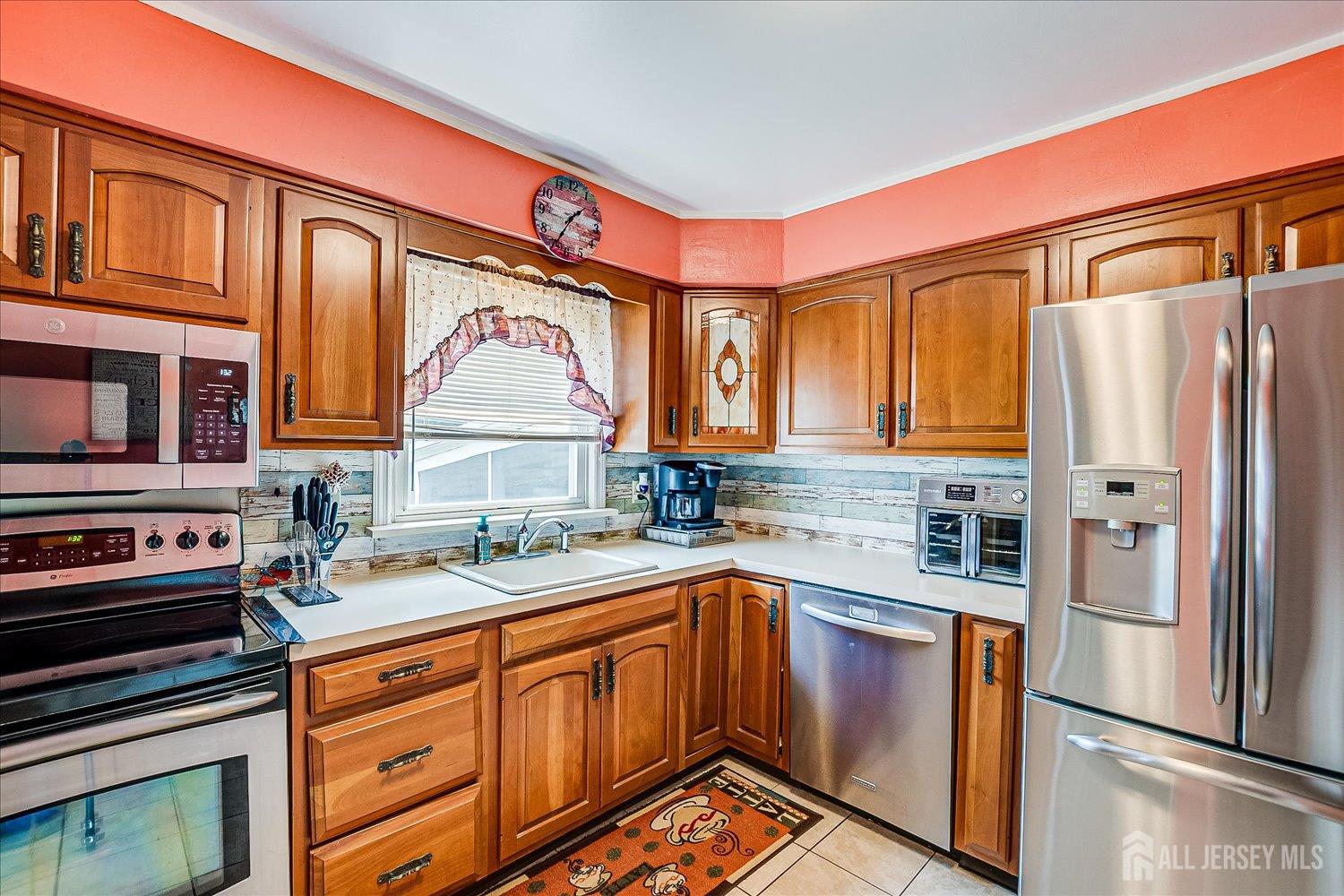 South Plainfield, New Jersey 07080, United States, 3 Bedrooms Bedrooms, ,2 BathroomsBathrooms,Residential,Pending,185490