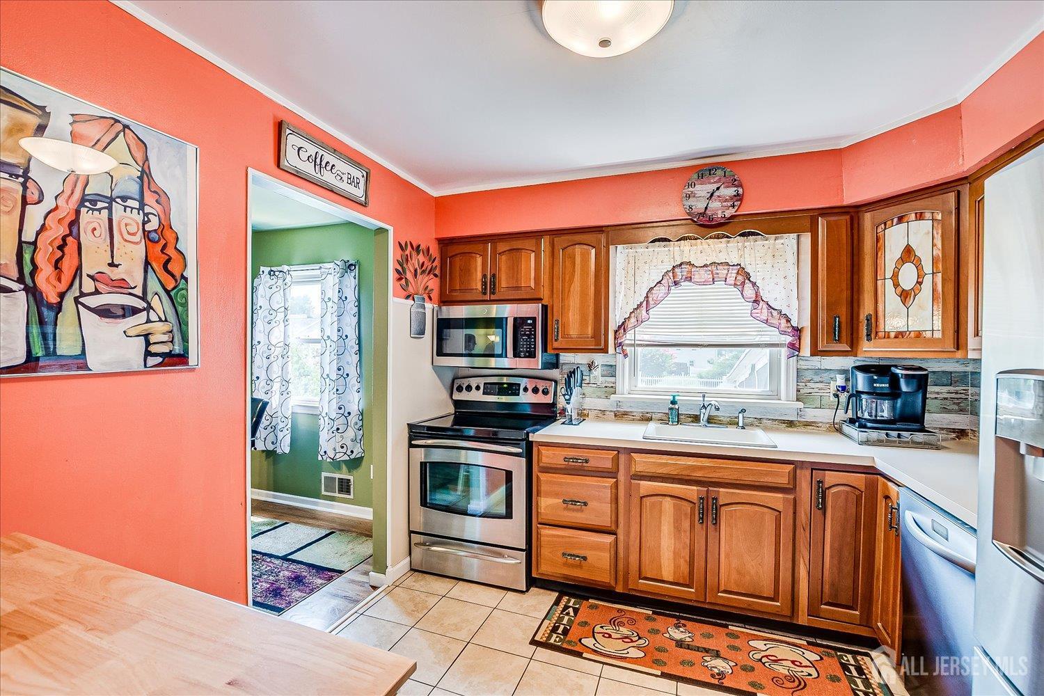 South Plainfield, New Jersey 07080, United States, 3 Bedrooms Bedrooms, ,2 BathroomsBathrooms,Residential,Pending,185490