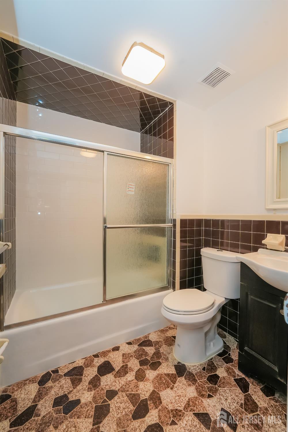 1308 Merrywood Drive, Edison, New Jersey image 39