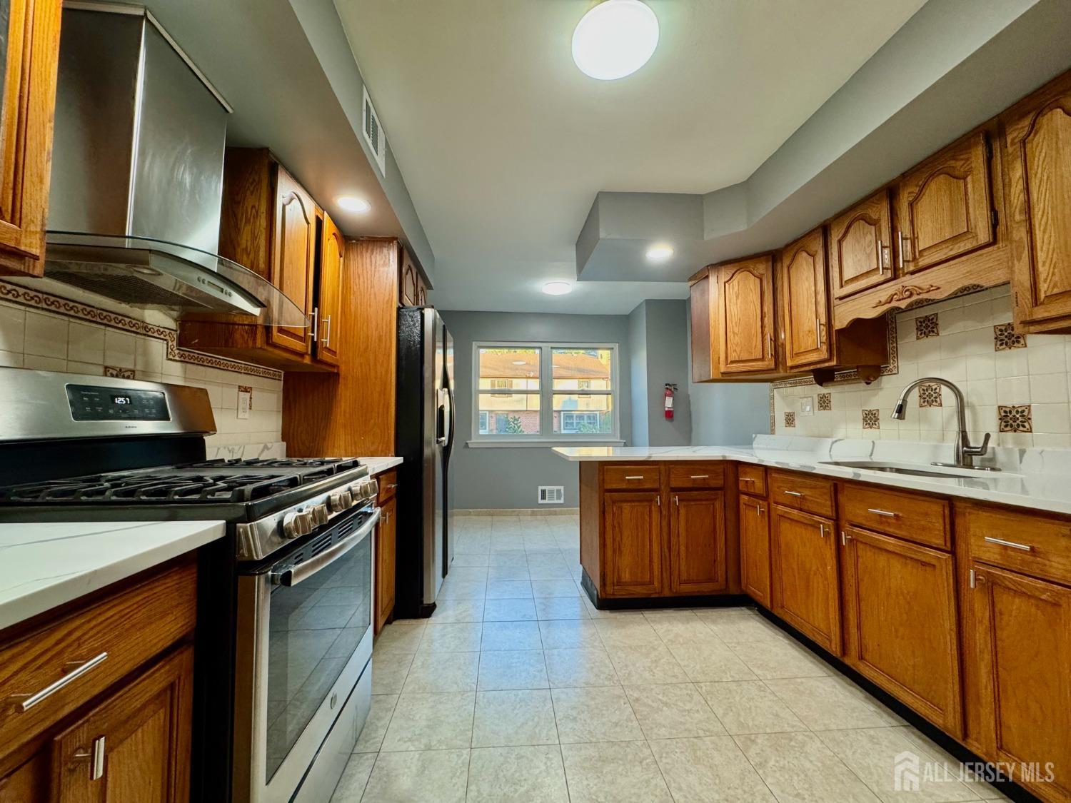 1308 Merrywood Drive, Edison, New Jersey image 17