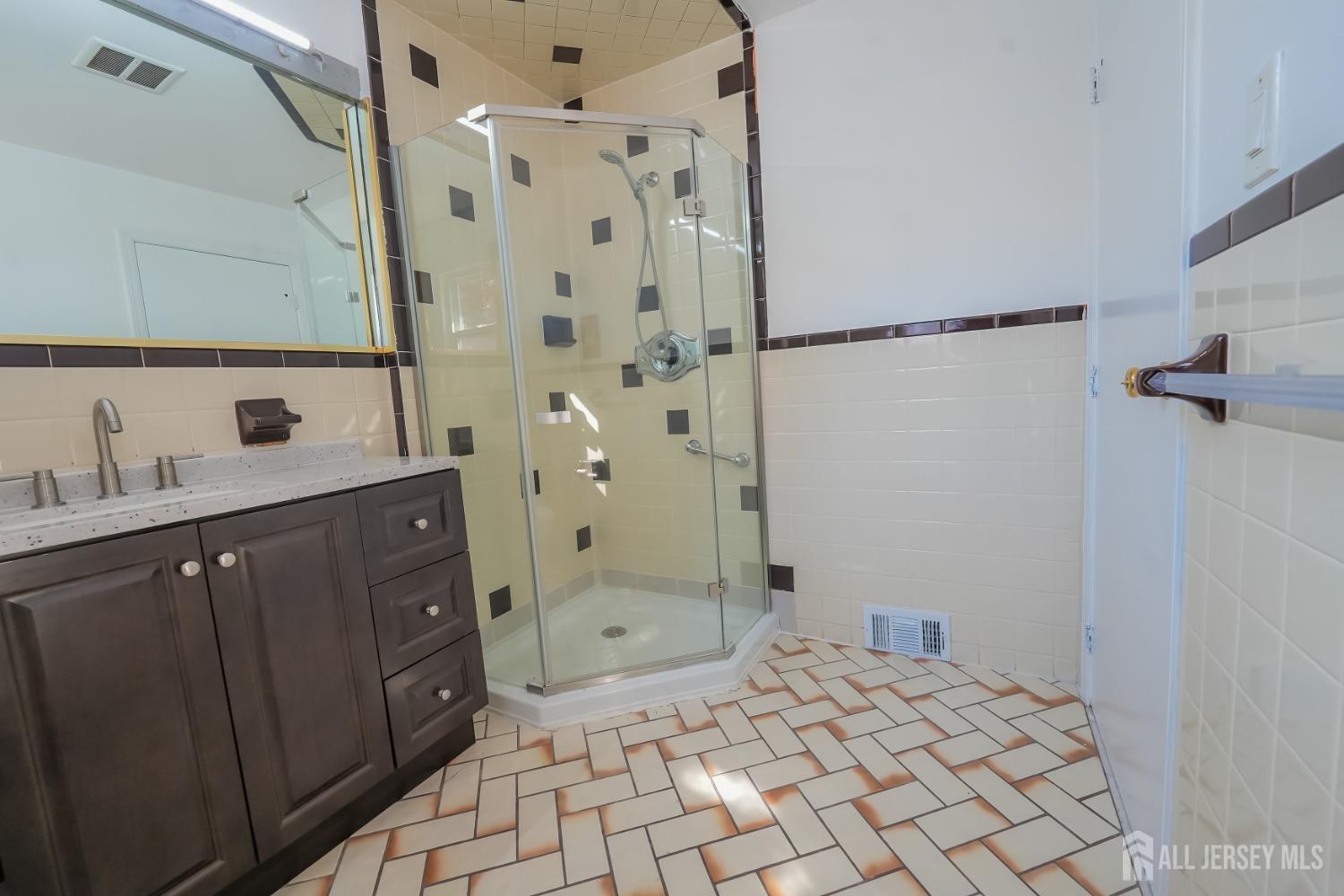 1308 Merrywood Drive, Edison, New Jersey image 45