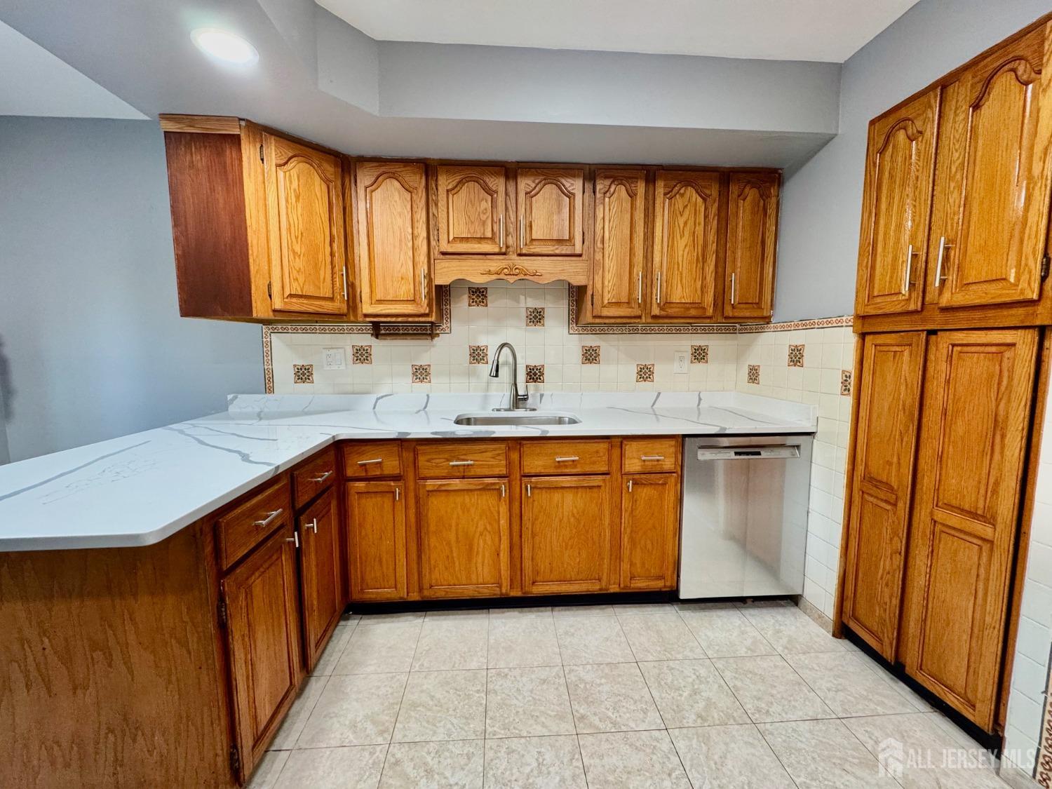 1308 Merrywood Drive, Edison, New Jersey image 18