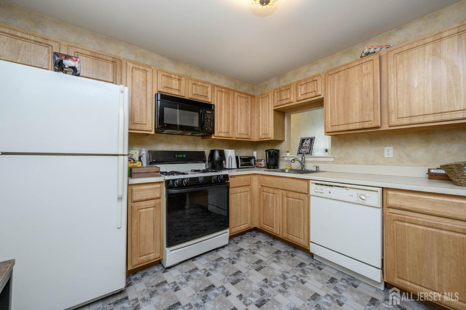 219 Vasser Drive, Piscataway, New Jersey image 7