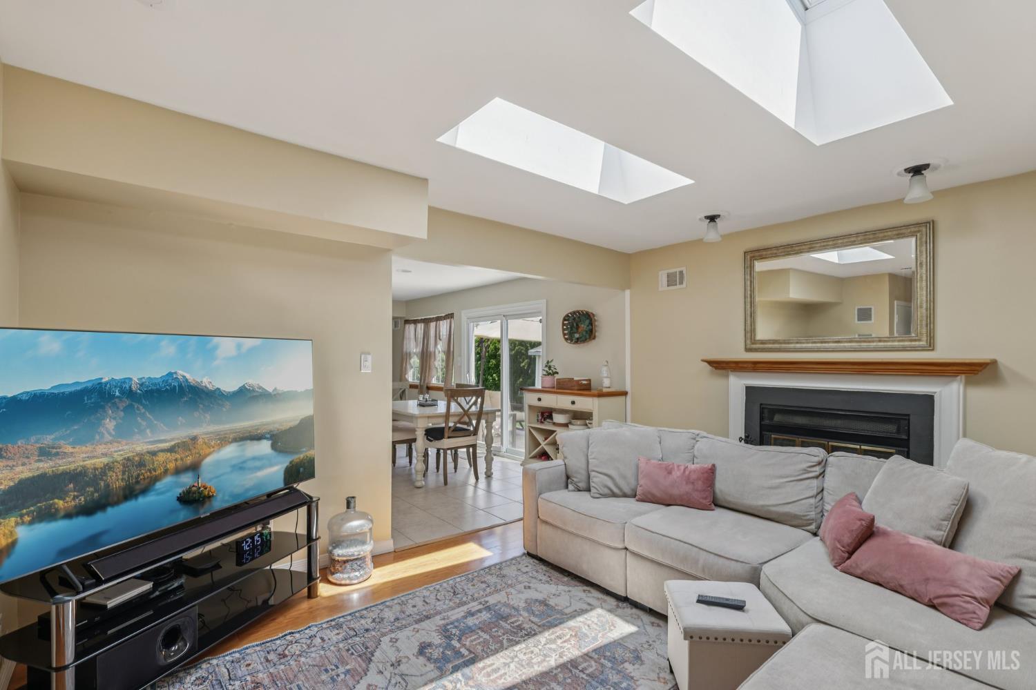 Edison, New Jersey 08820, United States, 4 Bedrooms Bedrooms, ,3 BathroomsBathrooms,Residential,Active,169318