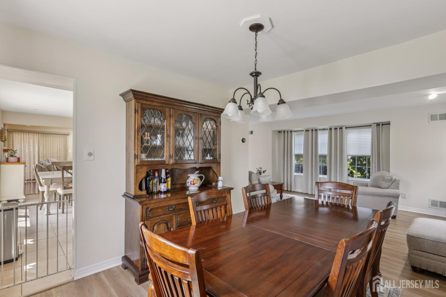 Edison, New Jersey 08820, United States, 4 Bedrooms Bedrooms, ,3 BathroomsBathrooms,Residential,Active,169318