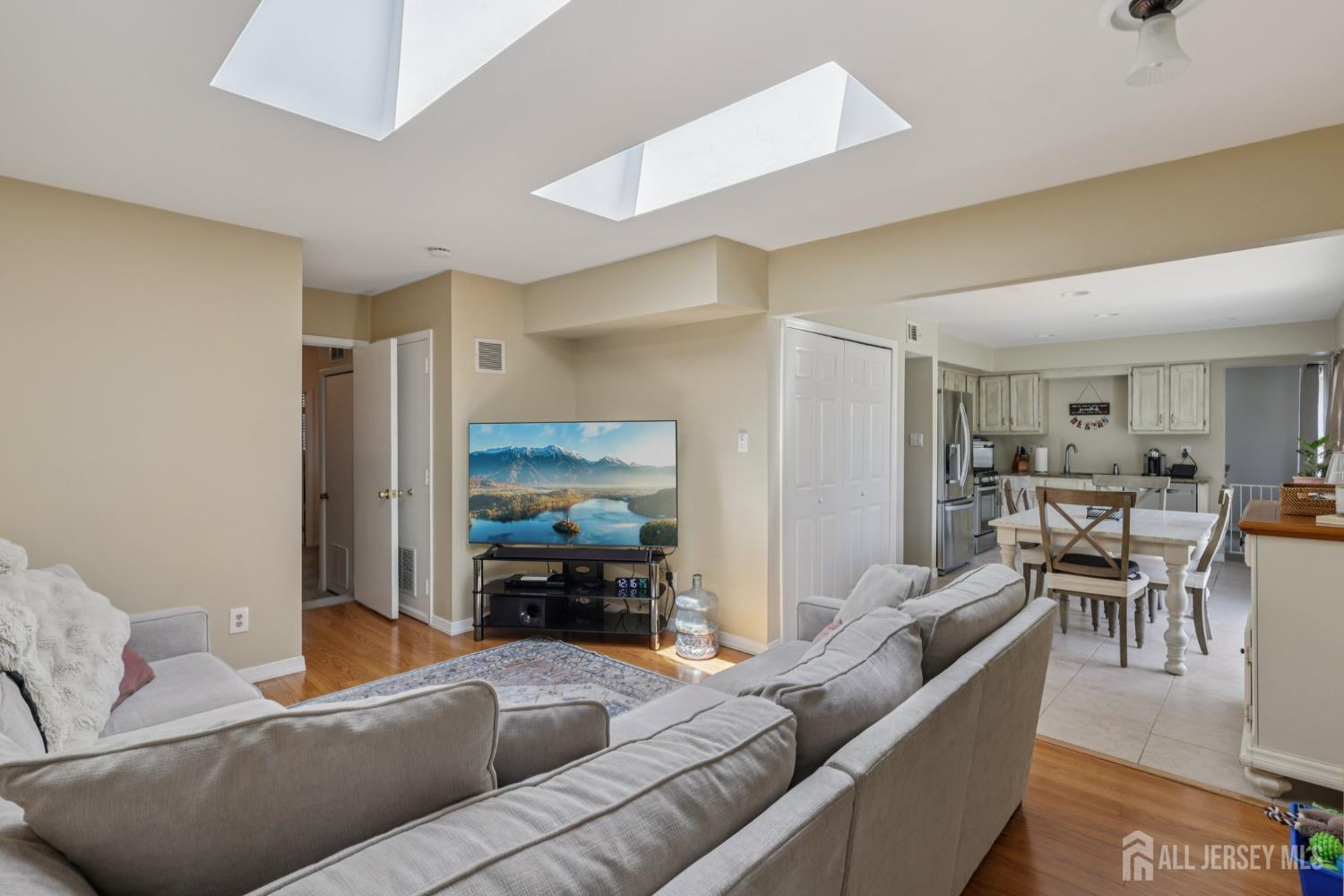 Edison, New Jersey 08820, United States, 4 Bedrooms Bedrooms, ,3 BathroomsBathrooms,Residential,Active,169318