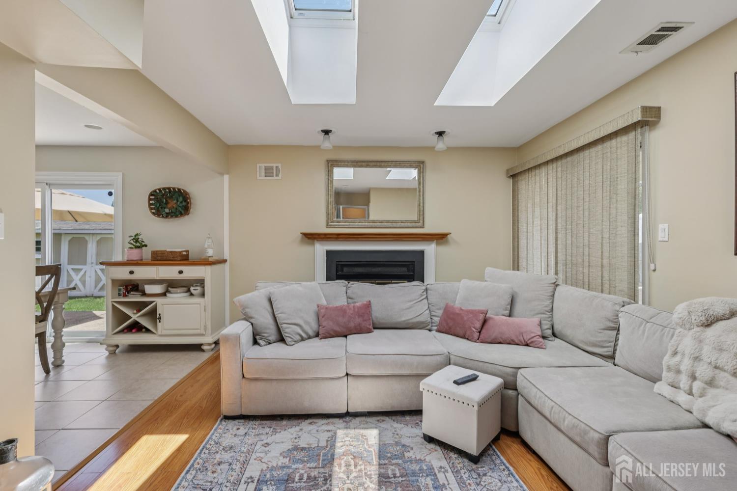 Edison, New Jersey 08820, United States, 4 Bedrooms Bedrooms, ,3 BathroomsBathrooms,Residential,Active,169318