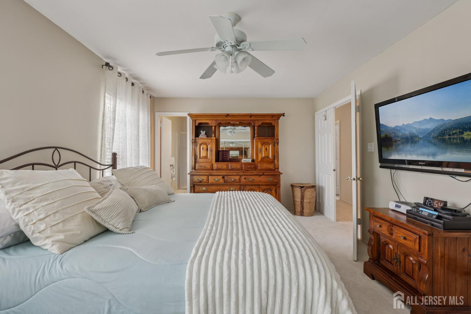 Edison, New Jersey 08820, United States, 4 Bedrooms Bedrooms, ,3 BathroomsBathrooms,Residential,Active,169318