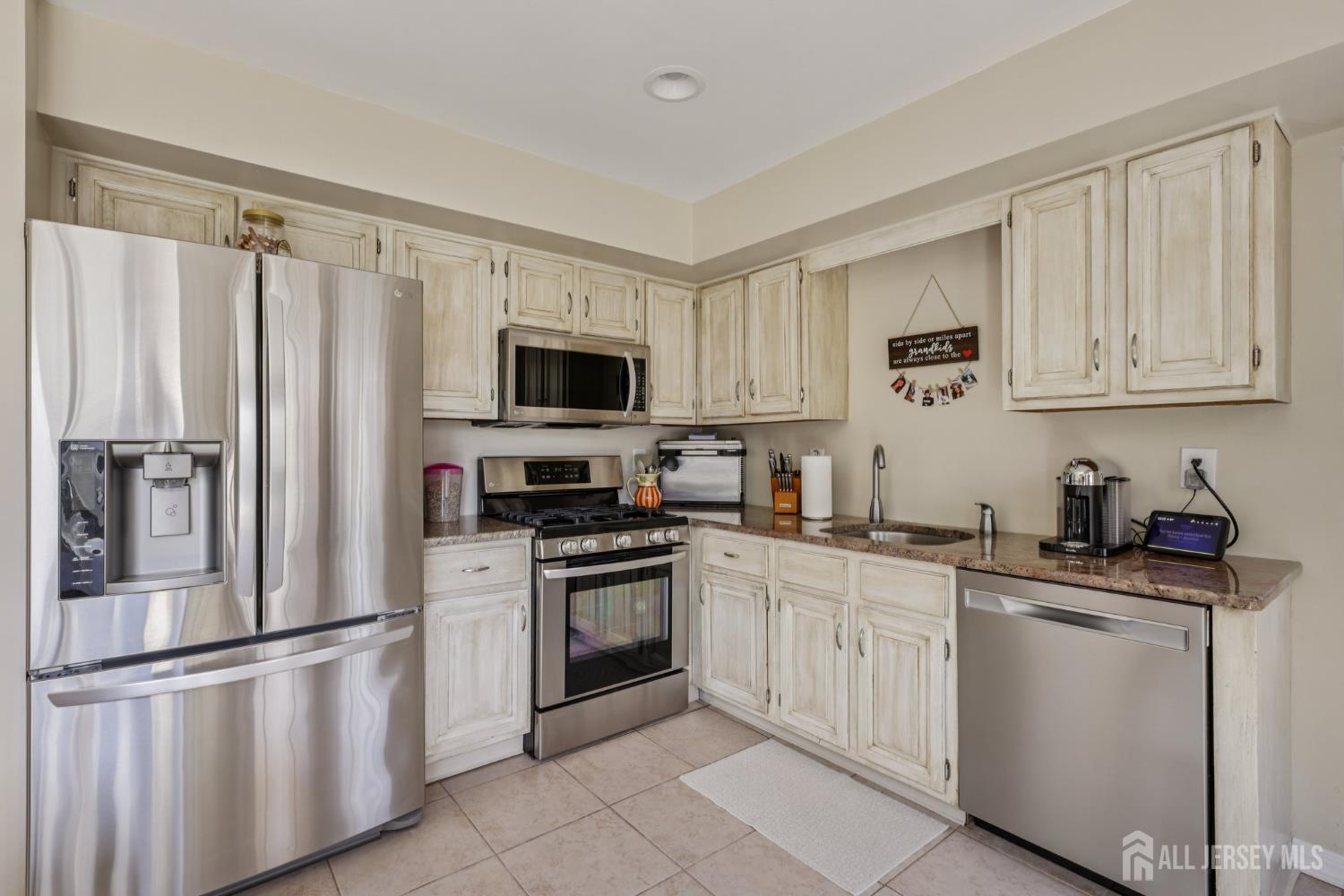 Edison, New Jersey 08820, United States, 4 Bedrooms Bedrooms, ,3 BathroomsBathrooms,Residential,Active,169318