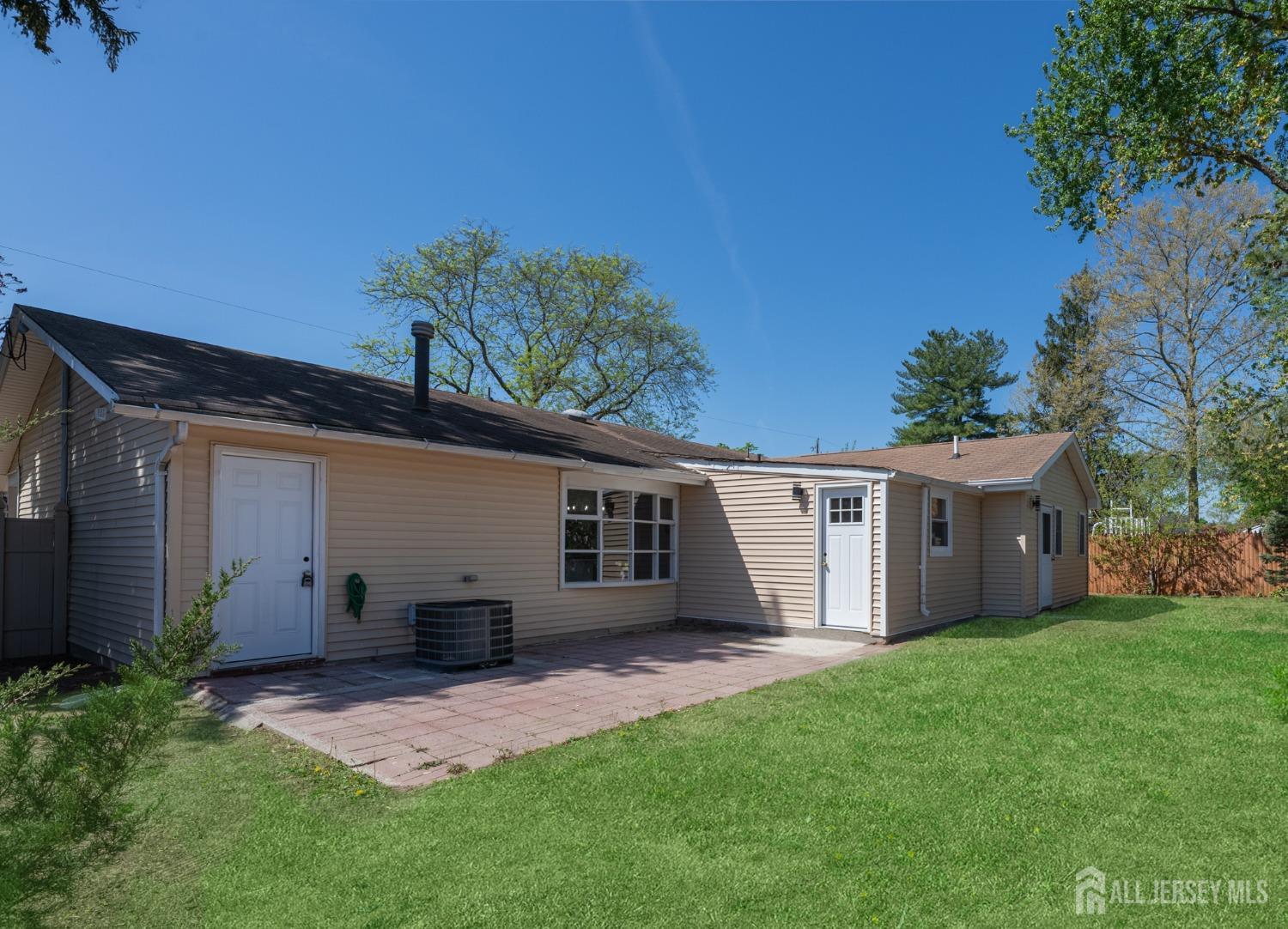 39 Drexel Terrace, Monroe Township, New Jersey image 2
