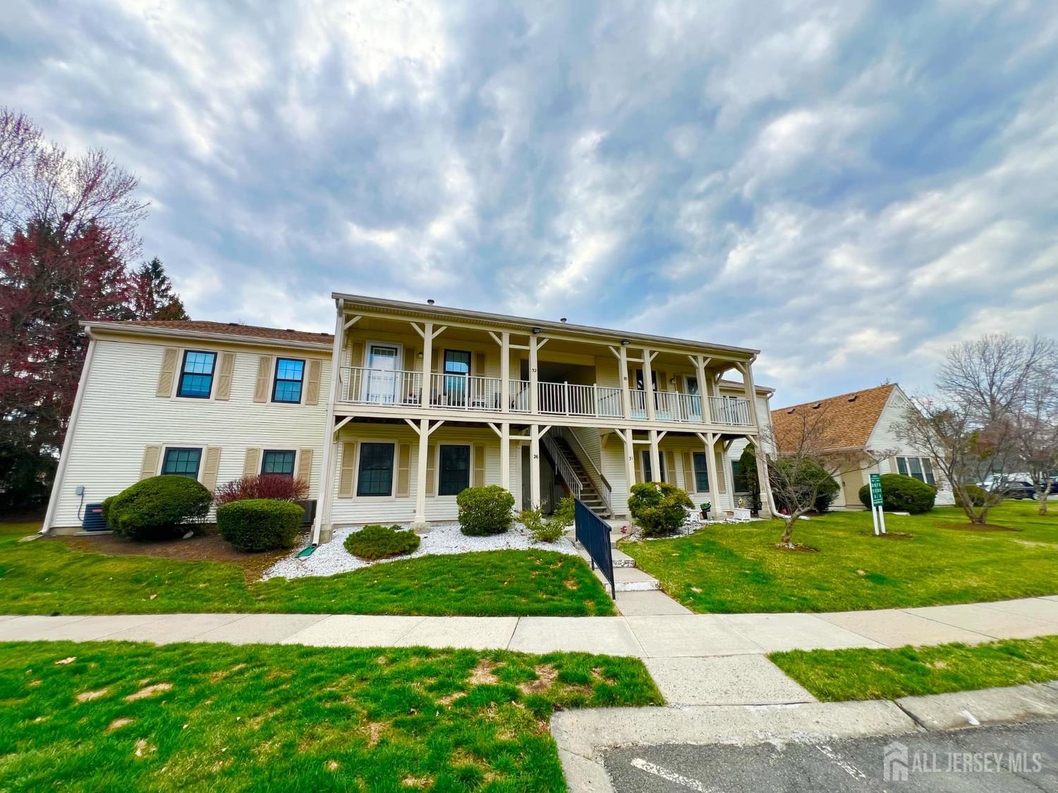 35 Wycoff Way, East Brunswick, New Jersey image 1