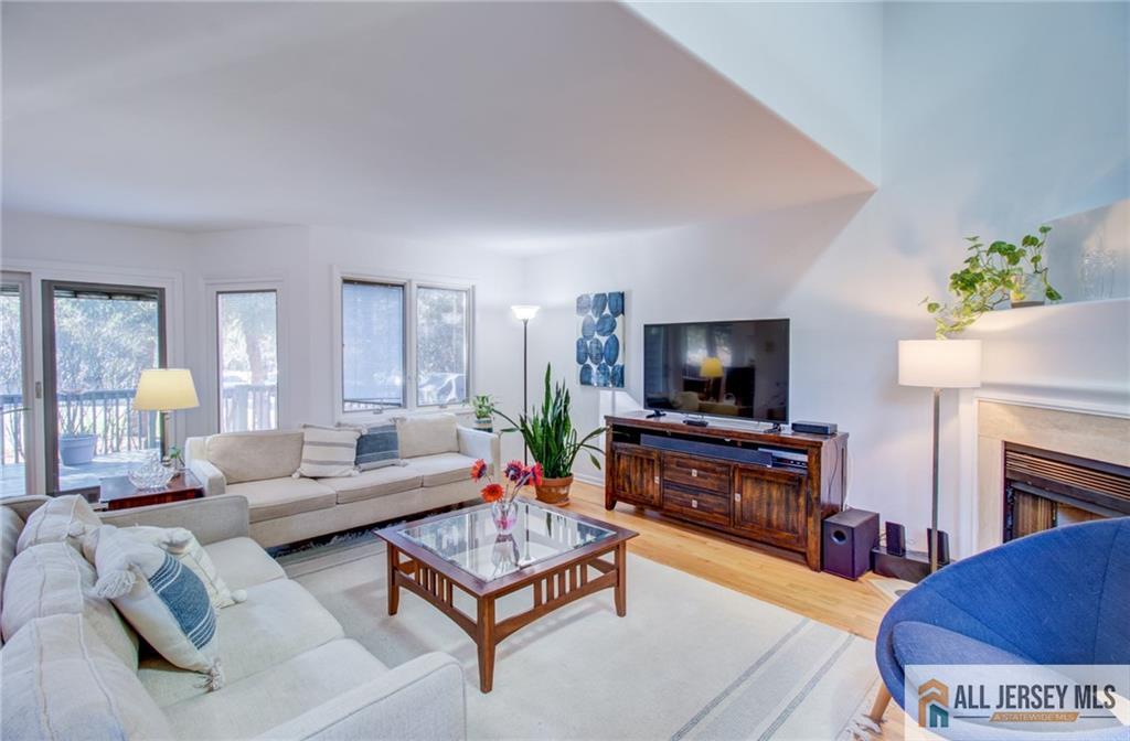 Plainsboro, New Jersey 08540, United States, 2 Bedrooms Bedrooms, ,4 BathroomsBathrooms,Residential,Active,138927