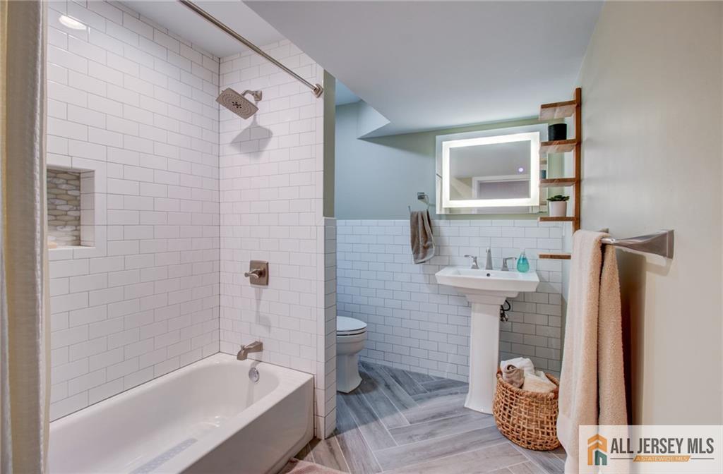 Plainsboro, New Jersey 08540, United States, 2 Bedrooms Bedrooms, ,4 BathroomsBathrooms,Residential,Active,138927