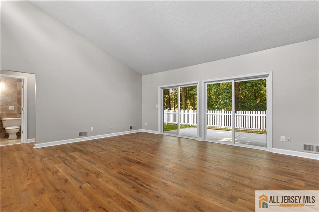 179 Hidden Court, Old Bridge, New Jersey image 4