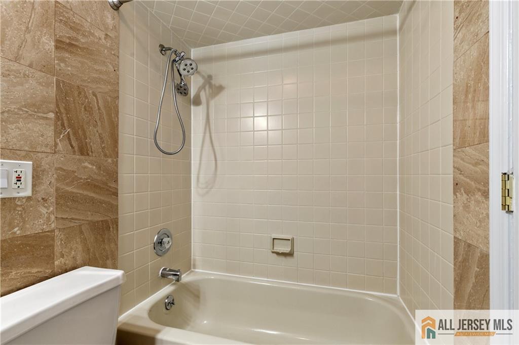 179 Hidden Court, Old Bridge, New Jersey image 17