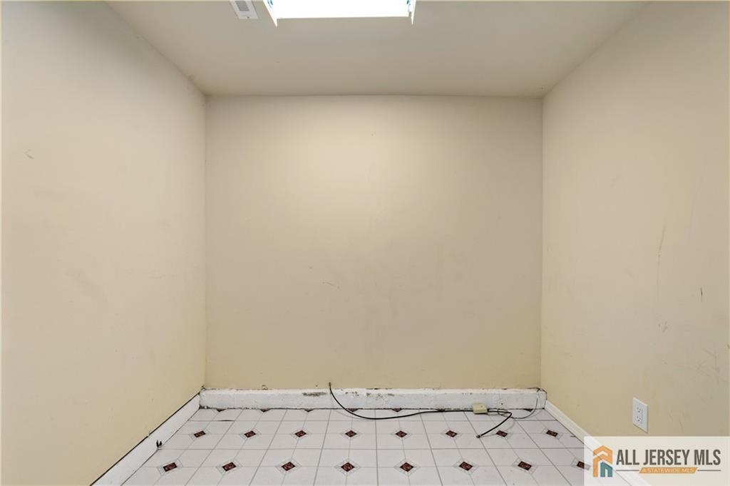 179 Hidden Court, Old Bridge, New Jersey image 31