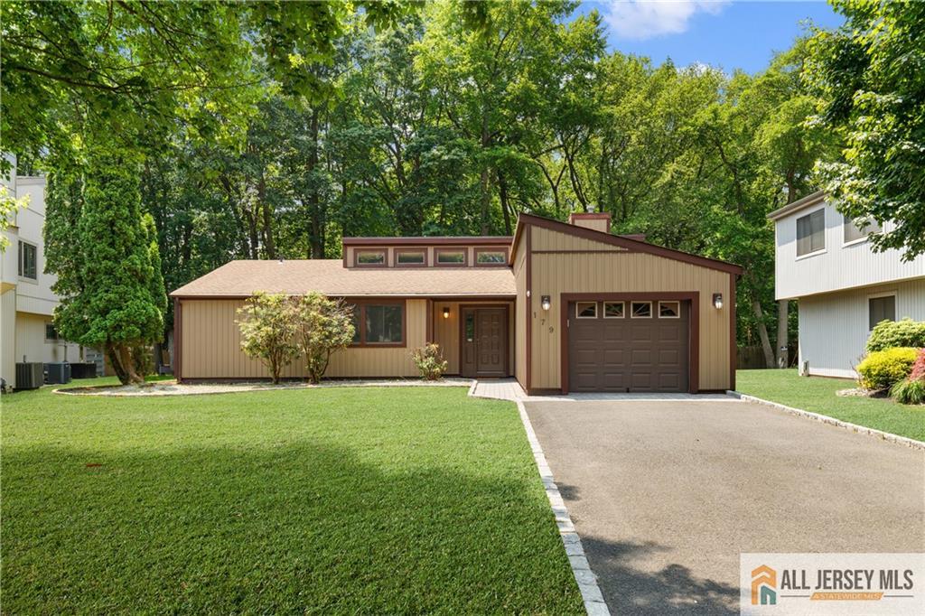179 Hidden Court, Old Bridge, New Jersey image 1