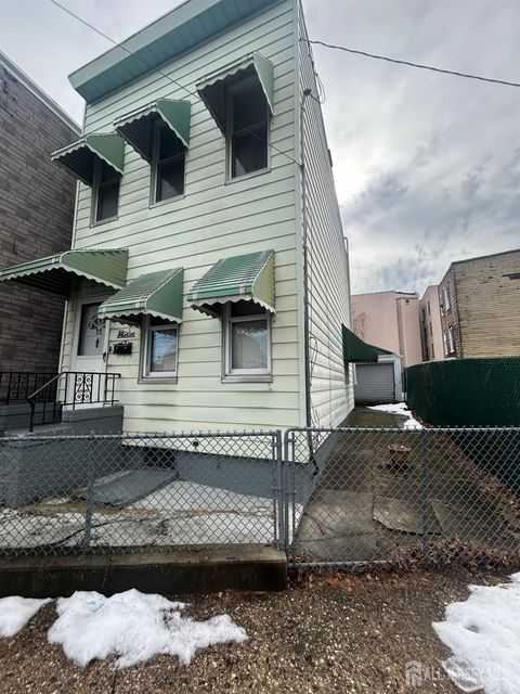 Homes For Sale - 22 Woodland Avenue<br/> Hudson County, Jersey City, NJ 07305