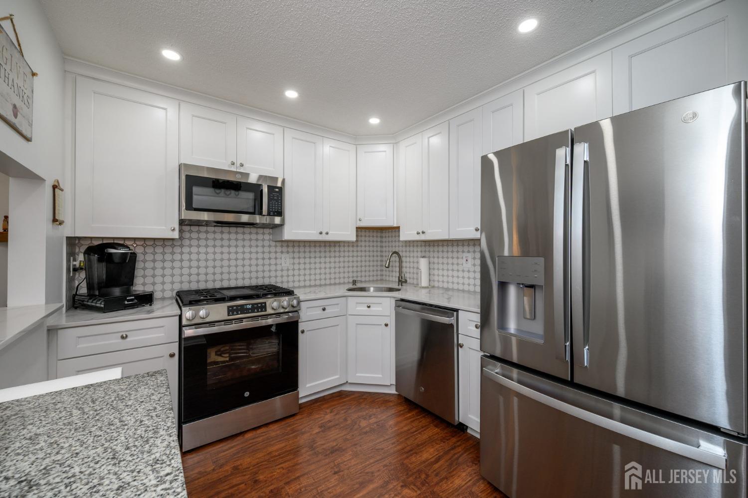 39 Versailles Court, Hamilton, New Jersey image 11