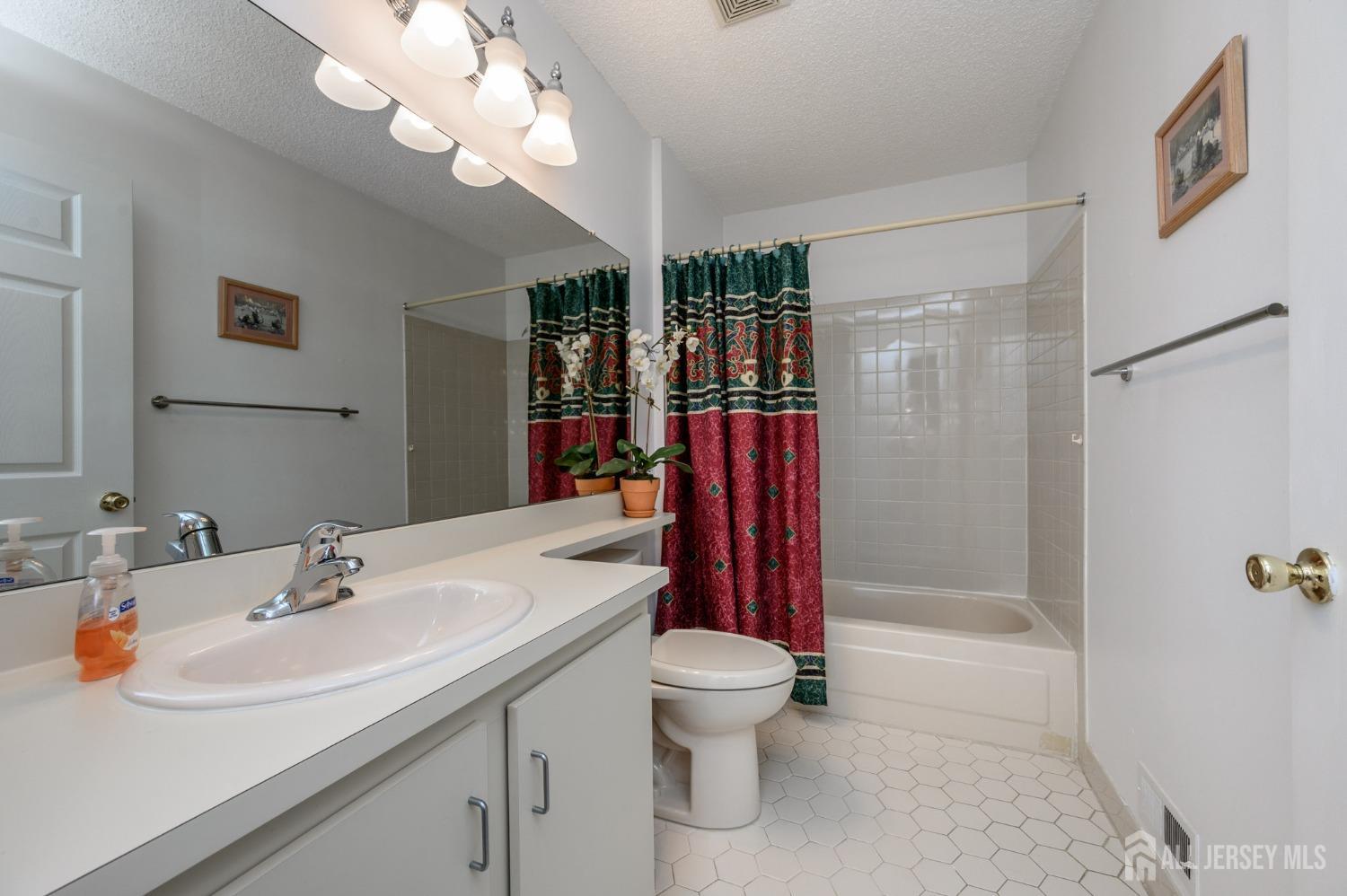 39 Versailles Court, Hamilton, New Jersey image 14