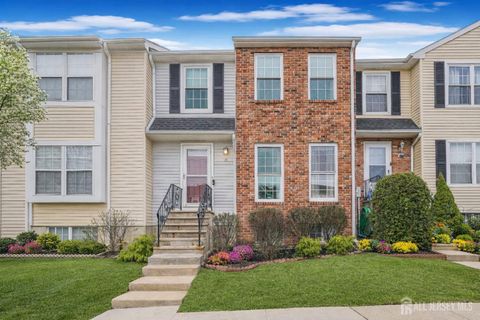 Condo For Sale - 21 Karwatt Court<br/> Sayreville, NJ 08872