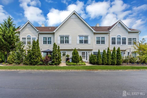 Condo For Sale - 17 Richmond Court<br/> Tinton Falls, NJ 07712