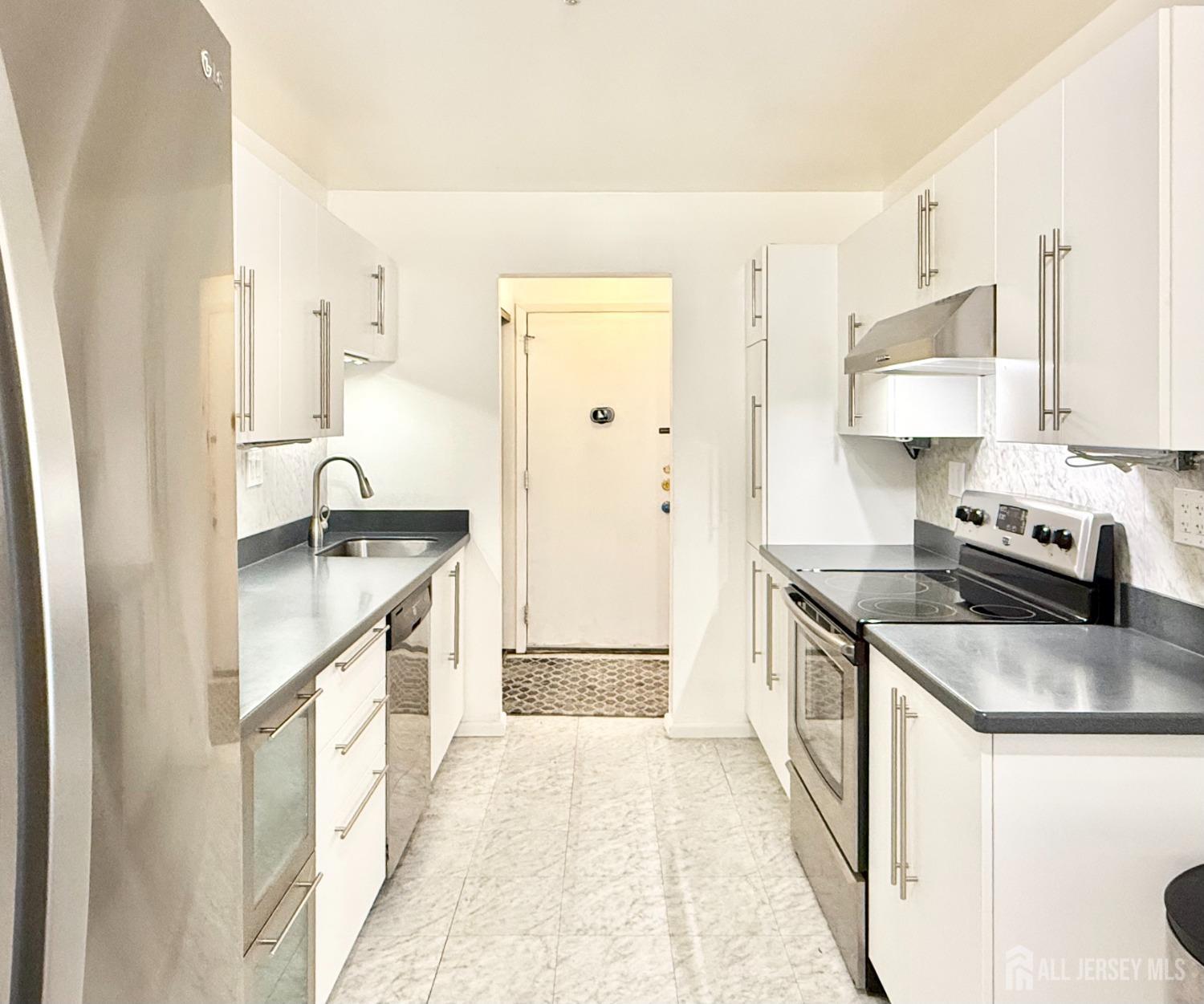 54 Amberly Drive #A, Manalapan, New Jersey image 2