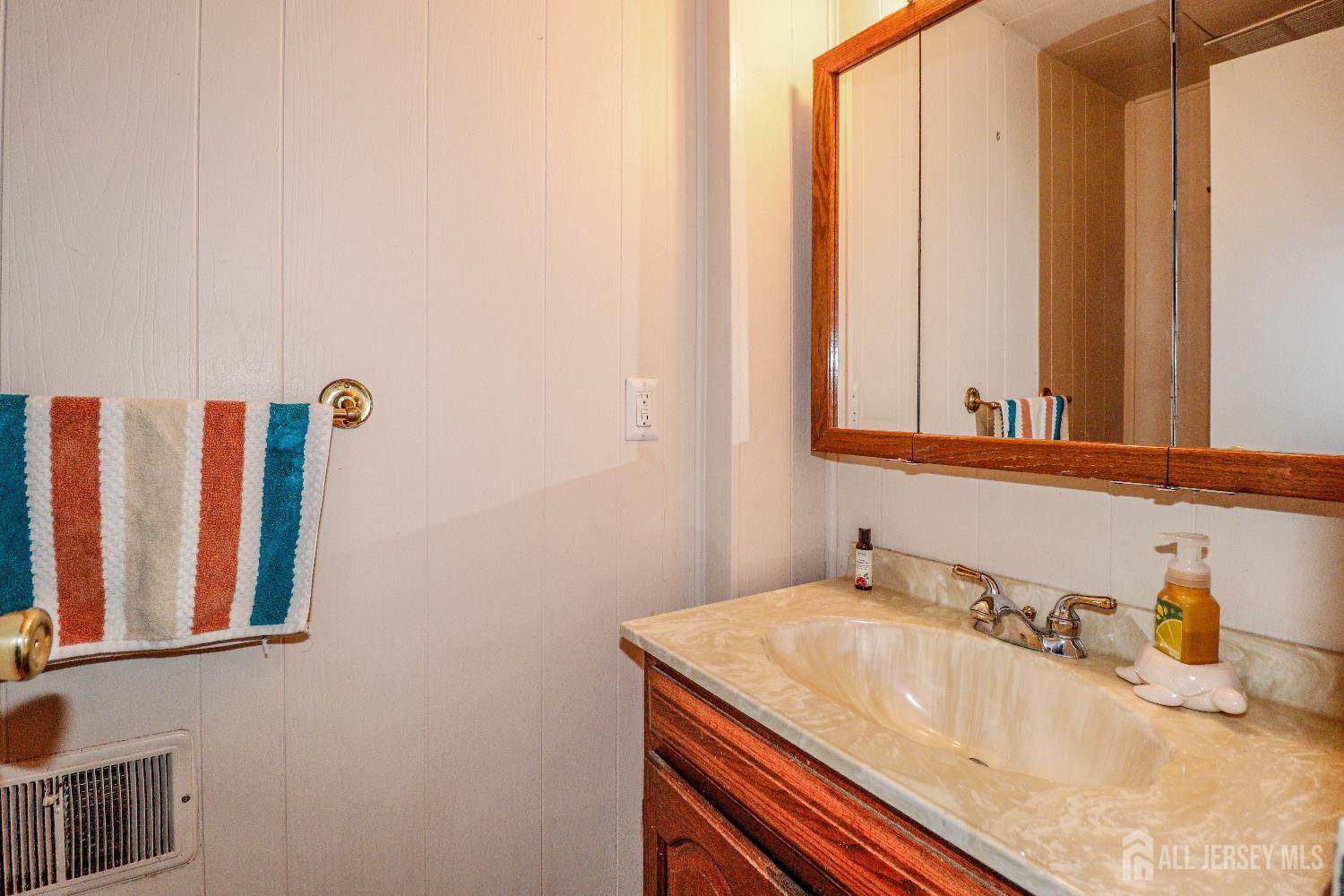10 Alpine Place, Colonia, New Jersey image 23