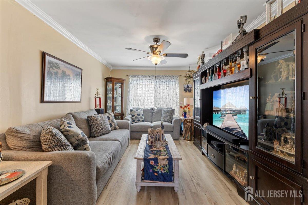 15 Sutton Place, Helmetta, New Jersey image 6