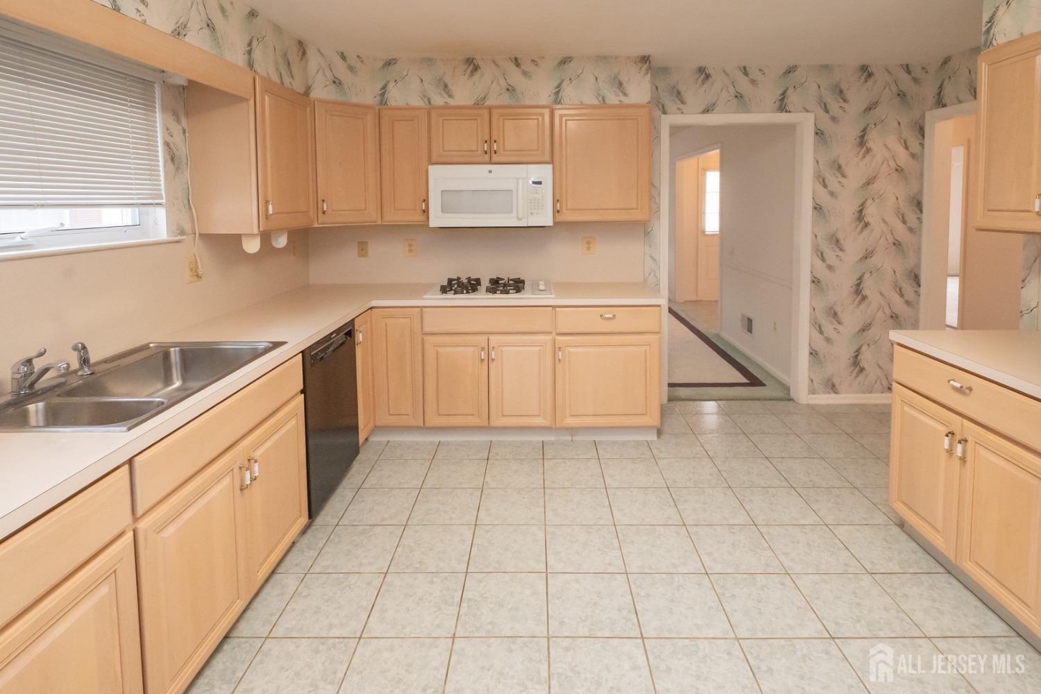 218 N Pondview Boulevard, Monroe Township, New Jersey image 21