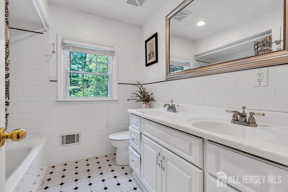 166 S Lake Drive, Red Bank, New Jersey image 17